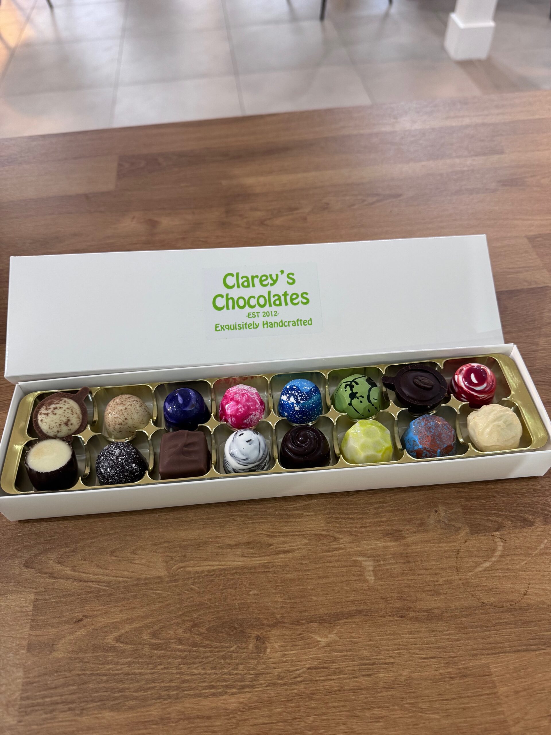 Chocolate Selection - 16 Chocolates - Image 4